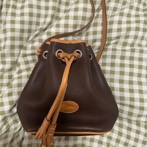 ✨ VINTAGE ✨ Dooney & Bourke Mini Leather Drawstring Bucket Crossbody Bag